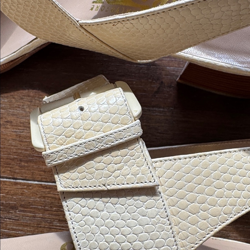 Sz 10 AA Ferragamo DK 06395 pale yellow gargano avorio calf Liz Prt sandals - Picture 17 of 17